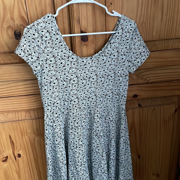 AÉROPOSTALE Black & White Flower Print Short Sleeve Dress Size Large - Picture 3 of 5